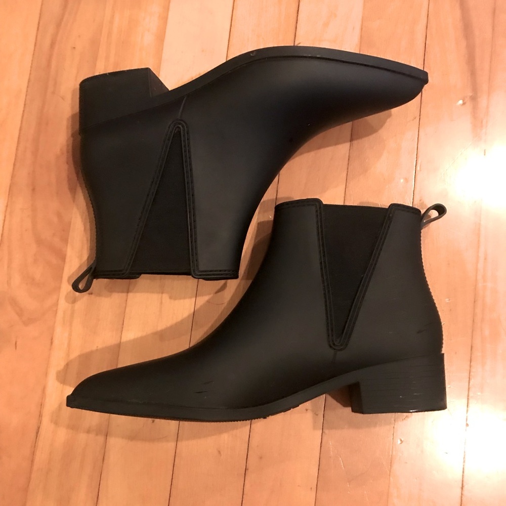 💦 Stylish waterproof boots